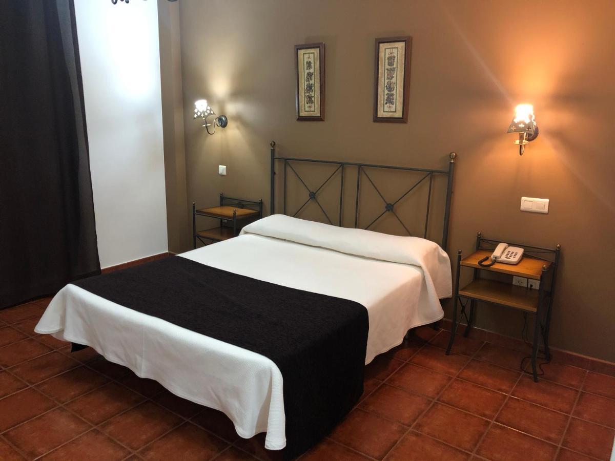 Area De Servicio Los Cerrillos Peraleda de la Mata 外观 照片