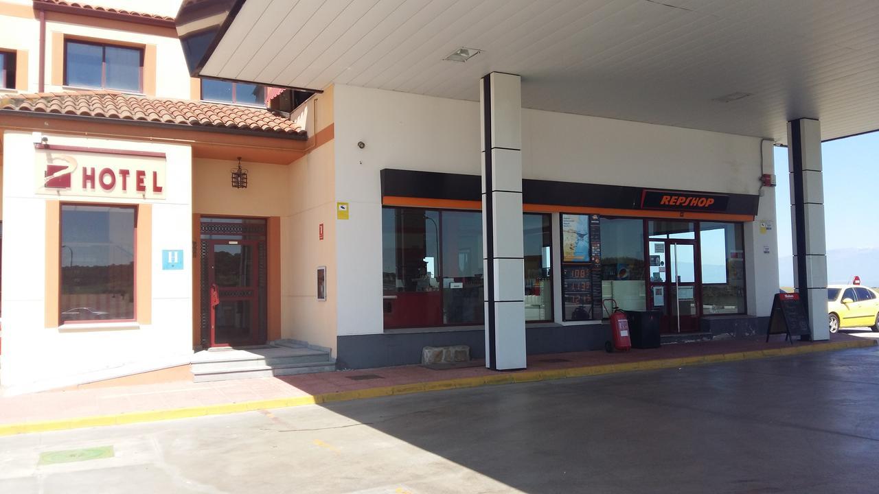 Area De Servicio Los Cerrillos Peraleda de la Mata 外观 照片